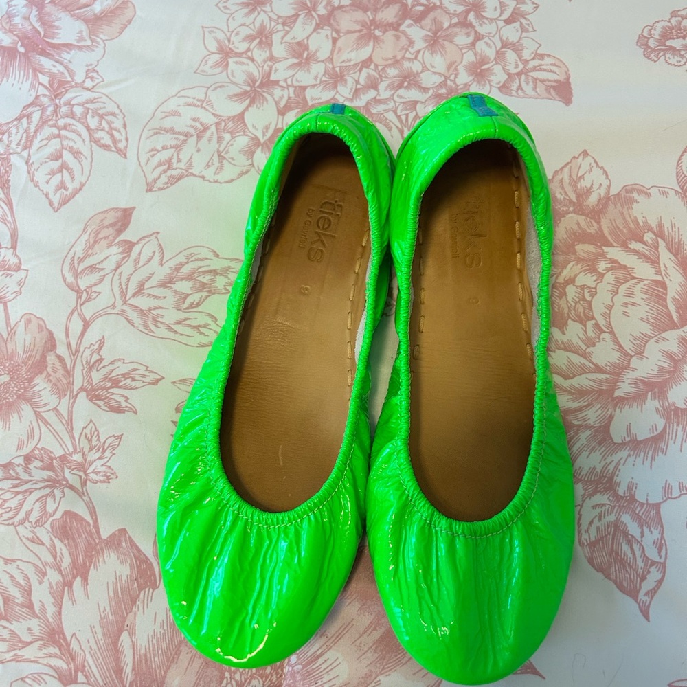 Neon green tieks